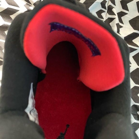 Air Jordan 4 - Picture 3 of 5